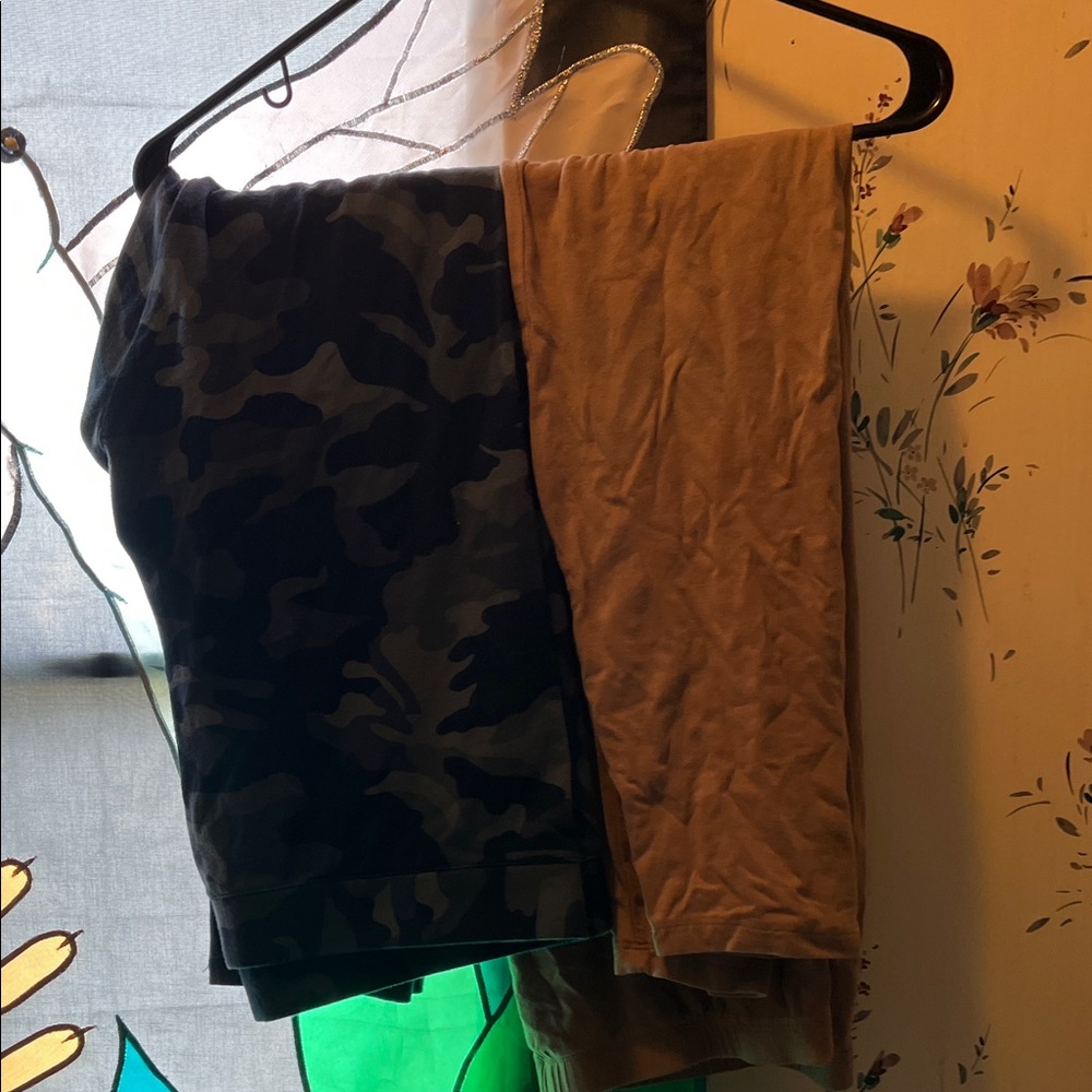 2 pair EUC plus leggings!!